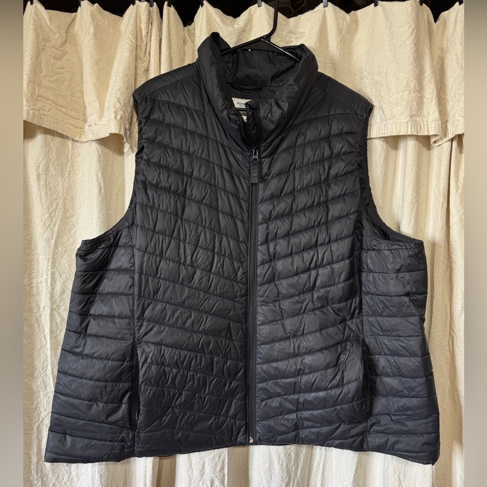 Old Navy zip up vest